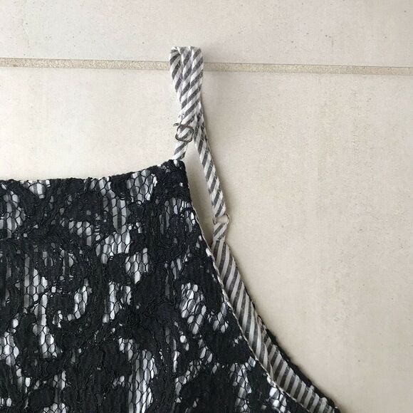 Dress Forum Stripe Seersucker Lace Romper - Picture 5 of 8